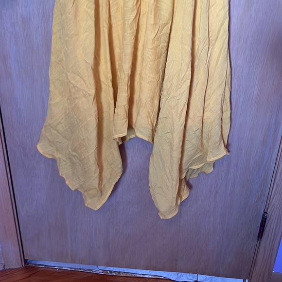 Yellow Dress with high low hem, peephole and tie in front, size L, NWOT - Picture 2 of 4